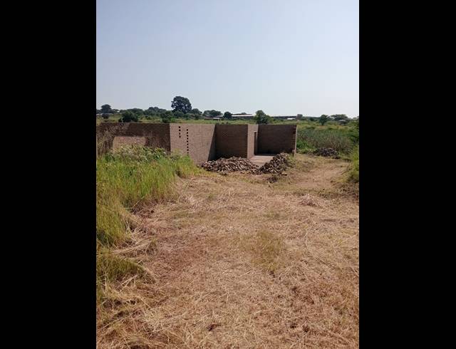 4 BEDROOM HOUSE FOR SALE IN SHAYANDIMA